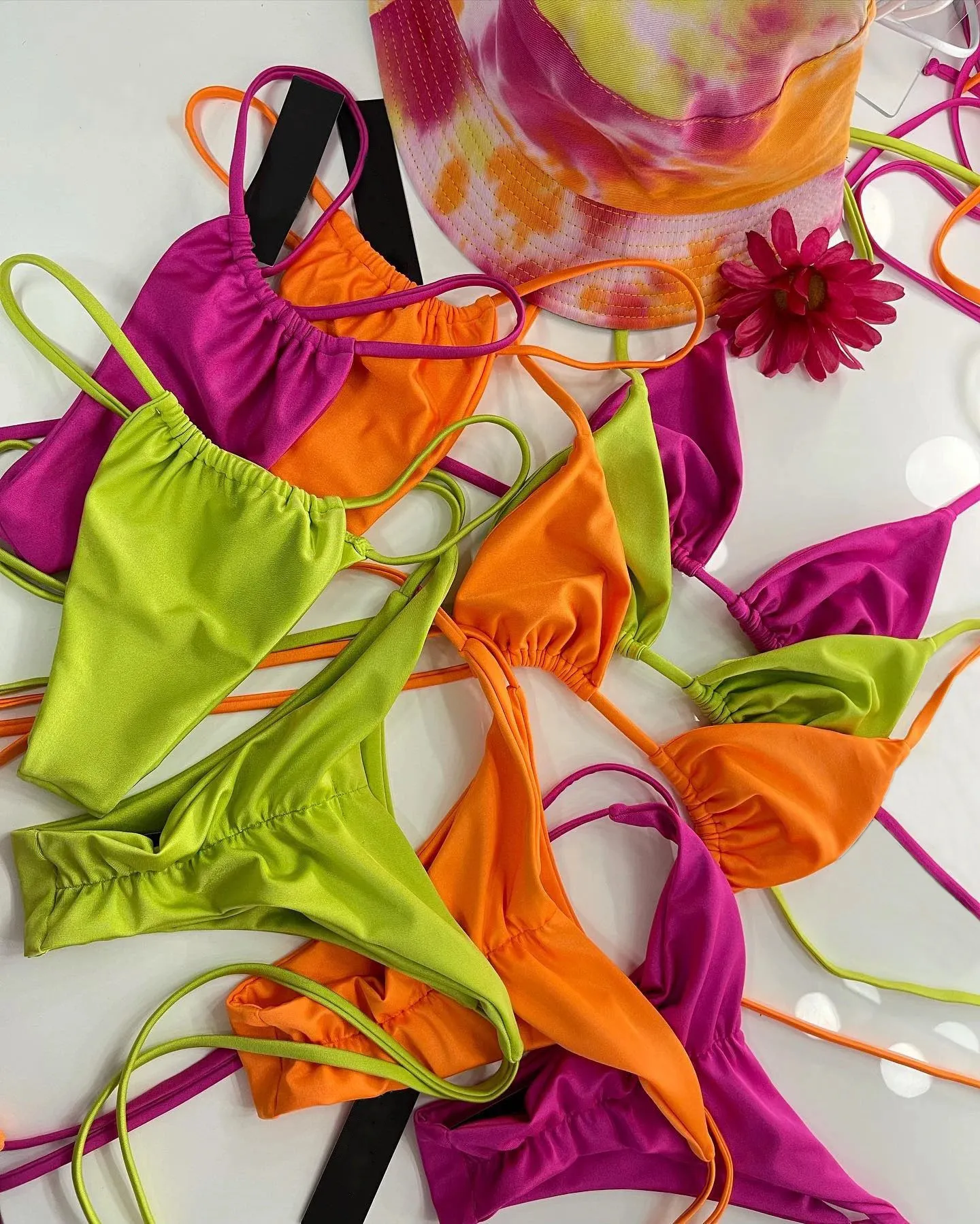 OEM Private Label produttore donne Sexy Bikini di colore solido all'ingrosso ragazze tessuto di raso costumi da bagno vendita calda costumi da bagno firmati