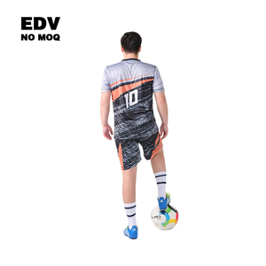 Maillot de football sur mesure anti-transpiration et élastique pour l'entraînement et la compétition - Product Image 6