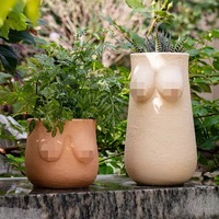 Design créatif décoration de balcon imitant des pots de plantes en béton humanoïde sexy femme corps forme pot de fleur en ciment