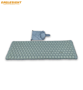 Tapis de couchage gonflable ultra-<span class=keywords><strong>l</strong></span>éger à haute valeur R avec <span class=keywords><strong>film</strong></span> réfléchissant la chaleur tapis de Camping <span class=keywords><strong>alpinisme</strong></span> sac à dos randonnée tapis d'air - Product Image 2