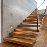 Escalier spiralé moderne Anewson avec marches en bois massif sur mesure et garde-corps en métal pour villa et hôtel, utilisation intérieure
