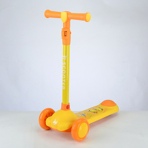 Scooter H806 Amarillo, Altura Ajustable, Ligero, para Niños de 3 a 6 Años - Product Image 1