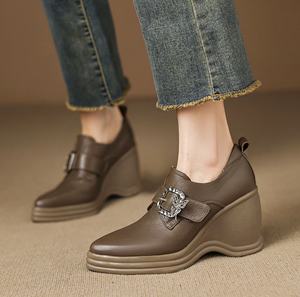 Chaussures en cuir pleine fleur à bout pointu, couleur unie, avec boucle de ceinture en forme de papillon en peau de mouton sur la partie supérieure - Product Image 5