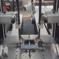 Machine de soudage automatique à quatre pistolets pour acier profilé à bride