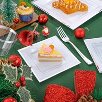 Service de table élégant en plastique de luxe avec bordure dorée, assiettes et couverts pour mariages, fêtes