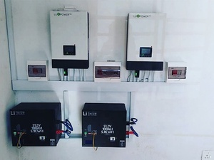 Sistema de Energía Solar Híbrido Fuera de la Red LUXPOWER SNA 5000, 5000VA/5000W, Pantalla LCD, Protección IP65, Alta Eficiencia - Product Image 2