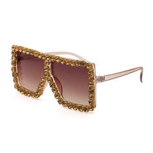 Lunettes de soleil surdimensionnées femmes nuances rouges grandes lunettes de soleil nouveau <span class=keywords><strong>grand</strong></span> une pièce mode lunettes de soleil verre UV400 Protection Logo personnalisé - Product Image 3