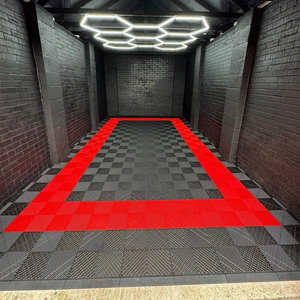 Carreaux de sol de <span class=keywords><strong>garage</strong></span> à emboîtement en PP tapis de sol ventilés modulaires en PVC <span class=keywords><strong>dalle</strong></span> de <span class=keywords><strong>vinyle</strong></span> pour magasin de lavage de voiture entrepôt salle d'exposition - Product Image 3