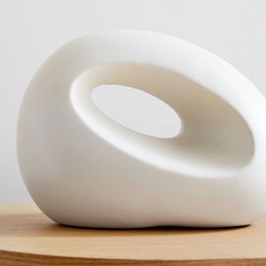 Objets sculpturaux en céramique décoration de table maison blanche ormanent de table en céramique - Product Image 1