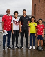 Premium Internationale Fußballtrikot-Kollektion Neue Saison Fußballshirts Fan-Version Spieler-Version Fabrikfertigung