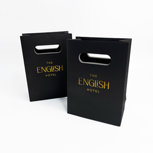 Bolsas de Regalo Personalizadas de Papel Kraft Negro con Asa Troquelada, Logotipo en Lámina Dorada, Impresión de Código QR, Bolsas de Papel de Lujo para Compras y Hoteles, Venta al Por Mayor - Product Image 6