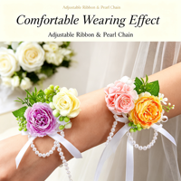 Bracelet de fleurs artisanales en ruban et perles, avec roses blanches et verdure, pour demoiselle d'honneur, mariée, mariage, banquet, bal de promo, décoration à porter au poignet