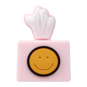 Perles en vrac en silicone PVC 3D en forme <span class=keywords><strong>de</strong></span> dessin animé, qualité alimentaire, amusantes, en gros, pour la fabrication <span class=keywords><strong>de</strong></span> stylos, bijoux et sangles <span class=keywords><strong>de</strong></span> téléphone - Product Image 6