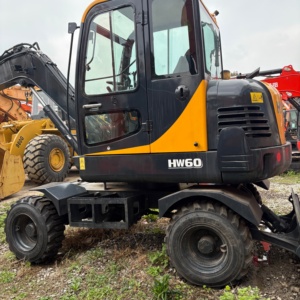 Excavatrice sur pneus HW60 pour la construction urbaine et l'entretien routier - Product Image 6