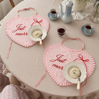 Set de table en coton brodé en forme de cœur, personnalisable avec nom et date, décoration d'intérieur, ornement de table de mariage romantique, design personnalisé