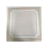 Panneaux de faux plafond en PVC pour salle de bain, imperméables, insonorisés, ignifuges, de qualité supérieure, à prix bas, avec design estampé à chaud