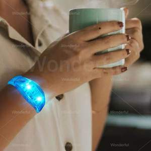 Bracelet LED avec logo personnalisé, taille ajustable, bracelets lumineux pour partie, danse, feu d'artifice, cadeaux, costumes, bonbons - Product Image 2