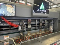 Machine de fabrication de boîtes en carton à grande vitesse avec imprimante flexographique double couleur, découpeuse rotative et fendeuse