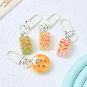 พวงกุญแจเค้กจำลองขายส่ง พวงกุญแจอะคริลิคน่ารักสำหรับสาวๆ ของเล่นโมเดลขนมหวาน พวงกุญแจห้อยกระเป๋า ของขวัญวันเกิด - Product Image 6