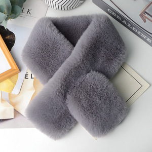Bufanda de Piel Sintética de Conejo Gruesa y Versátil con Logotipo Personalizado al por Mayor, Versión Cálida de Invierno, Bufanda de Piel para Mujer con Cuello Real - Product Image 3