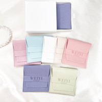 Pochette Bijoux Type Enveloppe en Velours, Daim, Cuir ou Microfibre avec Rabat et Logo Personnalisé pour Collier, Bague, Boucle d'Oreille et Bracelet