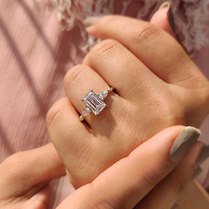 Anillo Único con Diamante Cultivado en Laboratorio, Banda Delicada, Hermosa Piedra Central, Ideal para Ocasiones Especiales, Joyería Elegante de la India - Product Image 5