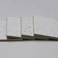 Plafonds modernes en carreaux blancs carrés 600x1200, imperméables, acoustiques, en fibre minérale, carton ignifuge, design de faux plafond S-MFB01