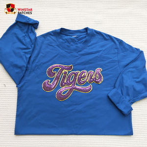 Parches autoadhesivos bordados con letras brillantes para equipo de club de fútbol universitario respetuosos con el medio ambiente - Product Image 5