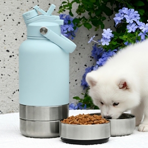 Bouteille d'eau portable 3-en-1 de 1 L pour animaux de compagnie, avec gamelle intégrée, idéale pour les promenades - Product Image 1