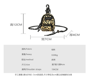 Bolsa Feminina Pequena Transversal de Ombro Único em Tecido, com Pingente Moderno e Elegante de Chaveiro, Mini Batom e Fones de Ouvido, Estilo Niche Simples - Product Image 2