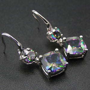 Orecchini pendenti geometrici con zirconi colorati per donna, eleganti gioielli alla moda. - Product Image 3