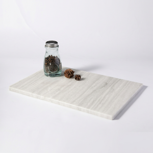 Planche à découper en marbre blanc, forme rectangulaire, planche à découper de cuisine avec design durable, poignée en bois, passe au lave-vaisselle - Product Image 1