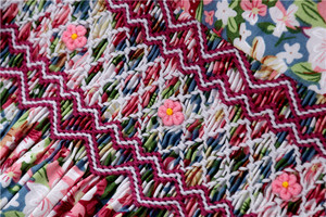 OEM-<span class=keywords><strong>Vestidos</strong></span> abombados para niñas pequeñas, <span class=keywords><strong>vestidos</strong></span> florales de flores hechos a mano de satén de algodón, ropa para niños ahumados al por mayor - Product Image 4