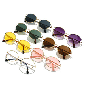 Lunettes de soleil à monture complète circulaire, monture dorée, verres noirs, protection UV400, unisexe, tendance, pour les voyages et les soirées - Product Image 2