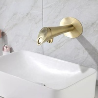 Robinet de lavabo mural monotrou en laiton doré brossé, style moderne et contemporain, avec mitigeur chaud/froid encastré et poignée unique