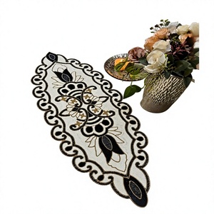 Camino de Mesa Hecho a Mano con Cuentas y Bordado Intrincado para Decoración de Mesa de Comedor, Decoración del Hogar y Ocasiones Especiales - Product Image 1