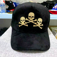 Gorra de Béisbol de Gamuza Negra de Lujo con Logotipo Metálico de Calavera con Triple Pedrería Dorada, Gorra de Alta Calidad para Hip Hop y Streetwear