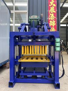 QT4-40 Machine de fabrication de blocs de béton manuelle mobile Machine de fabrication de blocs et briques Machine de fabrication de briques hydraulique au Kenya <span class=keywords><strong>Spai</strong></span> - Product Image 4