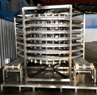 Congélateur industriel à spirale simple IQF, machine de congélation rapide continue pour la ligne de transformation des produits de la mer, de la viande, de la pâtisserie et des aliments préparés