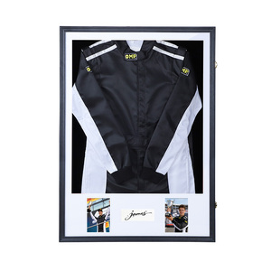 Vitrina Moderna de Madera Hecha <span class=keywords><strong>a</strong></span> Mano para Trajes de Carreras, Caja de Exhibición Montable en Pared con Protección UV Antidecoloración y Diseño Seguro - Product Image 2