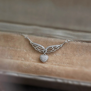Collana con Ciondolo a Forma di Cuore con Ali d'Angelo per Donne, Elegante Collana con Charm d'Amore e Catena a Maglie Rotonde, Regalo - Product Image 2
