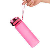 Sans BPA 500ml Bouteille d'eau potable pour l'école des enfants personnalisée anti-fuite Insert de fruits en plastique Gym Running Personnalisable Drinkware