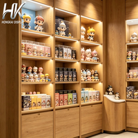 Vitrine de présentation en bois moderne et écologique avec éclairage LED, étagère murale et comptoir central pour boutique de jouets