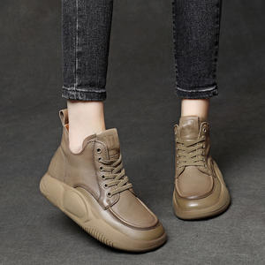 Fait à la main rétro 2023 femmes en forme de V bottes courtes peau de vache plate-forme supérieure cheville chausson fond souple Surface douce automne hiver - Product Image 2