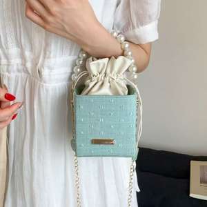 Bolso cuadrado estructurado con cierre de cordón y bordado floral para mujer - Product Image 1