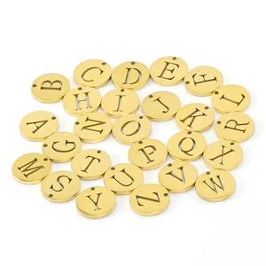 Collier avec pendentif en forme de disque plaqué or 18 carats, gravé avec une lettre personnalisée, bijoux pour femmes, cadeau - Product Image 4