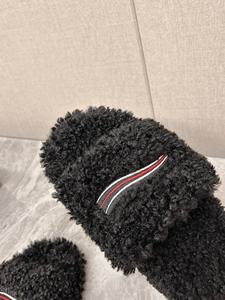 Luxurious high-quality men's and women's woolen warmers with fashionable embroidery and anti-slip outdoor design - Product Image 4