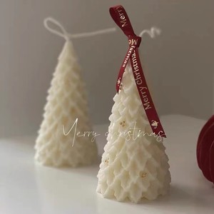<span class=keywords><strong>Velas</strong></span> Aromáticas de Cera de Soja Hechas a Mano con Forma de Árbol de Navidad para Crear un Ambiente Festivo en el Hogar, la Oficina o como Regalo - Product Image 3