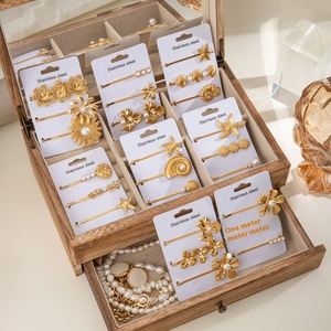 Набор заколок для волос Ilona Fashion: не тускнеющие, из нержавеющей стали с позолотой 18 карат, с жемчугом и цветами, для женщин и девушек - Product Image 3