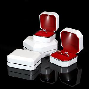 FORTE Wholesale light jewelry packaging New high-end piano paint jewelry box LED light diamond customized ring boxes